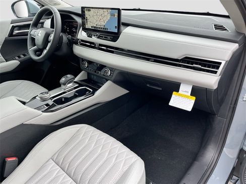 New 2025 Mitsubishi Outlander SEL image 31