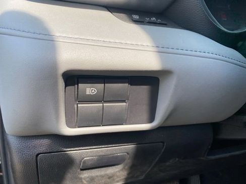 Used 2022 Toyota Highlander L AWD/4WD image 17