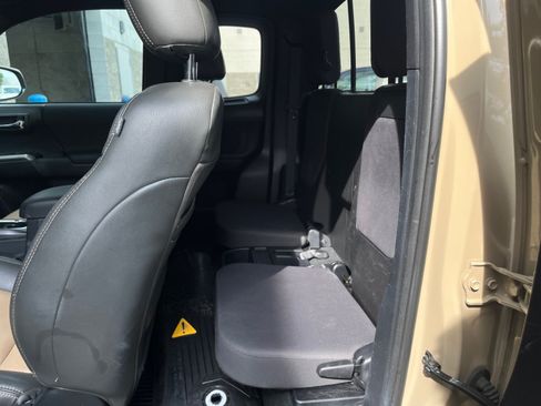Used 2019 Toyota Tacoma TRD Off-Road w/ Technology Package AWD/4WD image 22