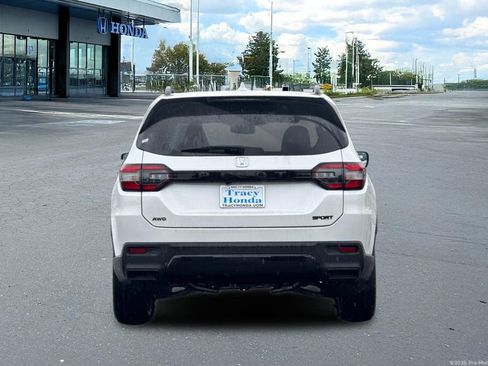 New 2026 Honda Pilot Sport image 8