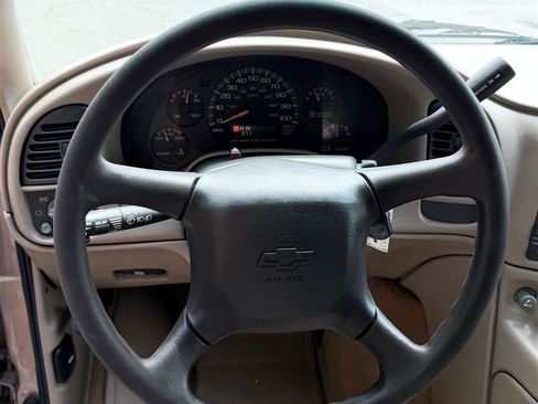 Used 2005 Chevrolet Astro Passenger RWD image 9