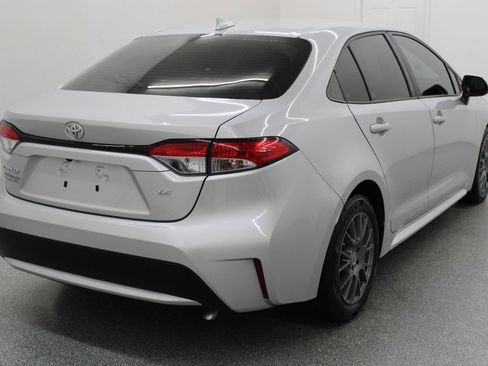 Used 2022 Toyota Corolla LE image 5