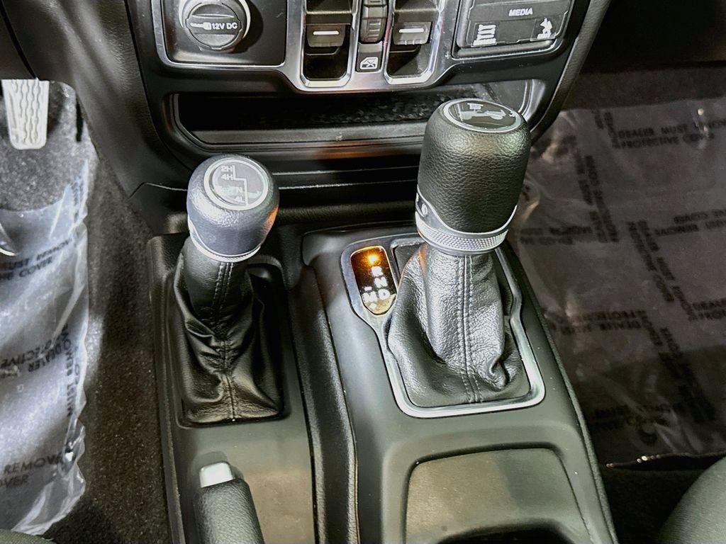 Used 2022 Jeep Wrangler Unlimited Sport AWD/4WD image 8