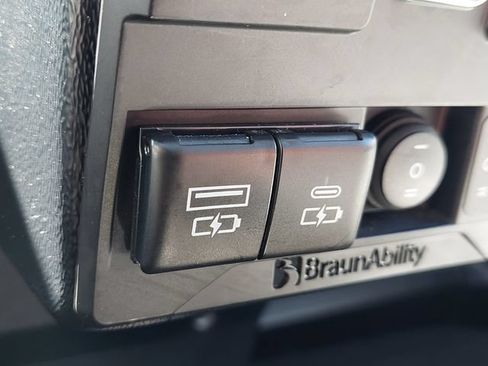 Used 2024 Toyota Sienna XLE w/ XLE Plus Package FWD image 29