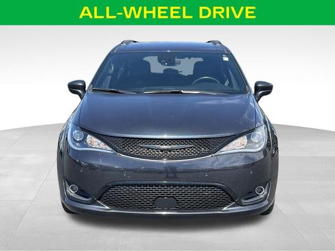 Used 2020 Chrysler Pacifica Touring-L AWD/4WD image 3