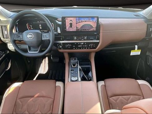 New 2026 Nissan Pathfinder Platinum image 5