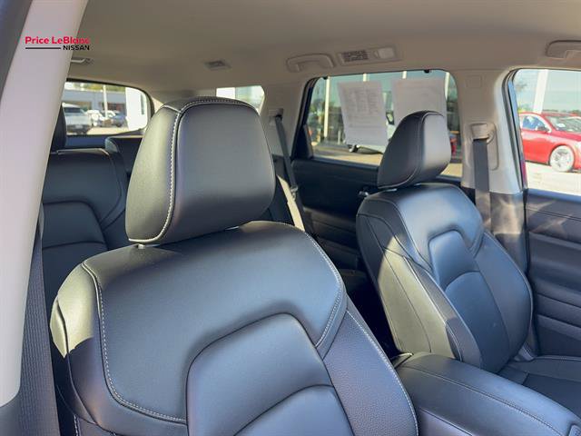 Used 2025 Nissan Pathfinder SL FWD image 16