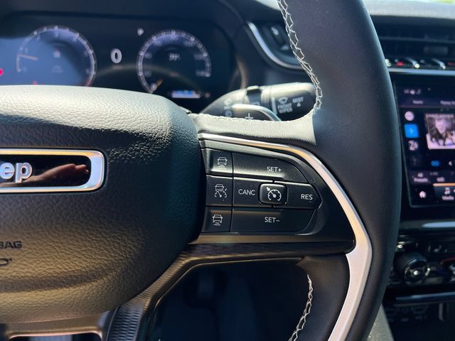Certified 2025 Jeep Grand Cherokee Laredo X w/ Luxury Tech Group I AWD/4WD image 17