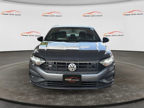 Used 2019 Volkswagen Jetta R-Line FWD image 3