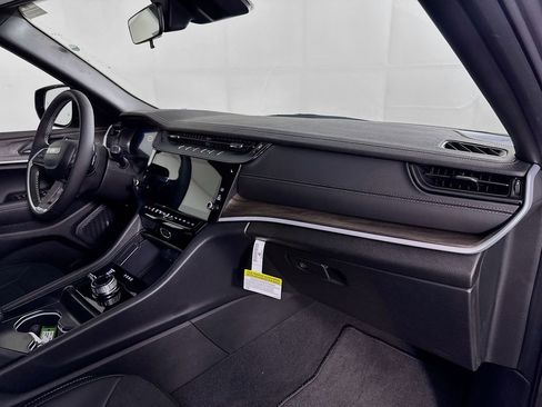 New 2026 Jeep Grand Cherokee Altitude AWD/4WD image 38