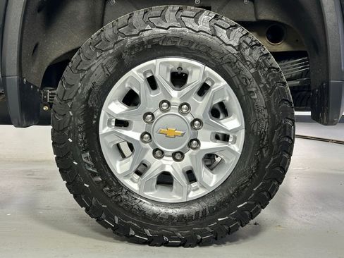 Used 2024 Chevrolet Silverado 2500 LTZ w/ LTZ Convenience Package AWD/4WD image 39