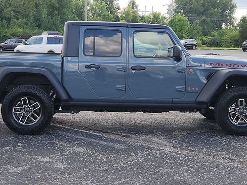 Used 2026 Jeep Gladiator Mojave AWD/4WD image 8