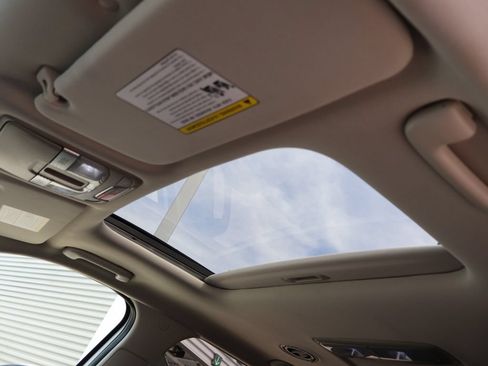 Used 2025 Kia Telluride S FWD image 26
