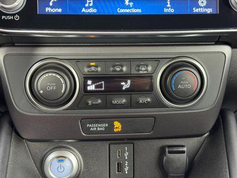 Used 2025 Nissan Leaf S image 24