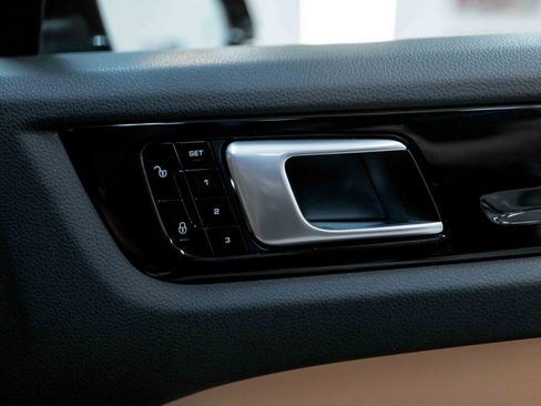 Used 2019 Porsche Cayenne image 53