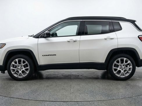 Used 2025 Jeep Compass Limited image 5