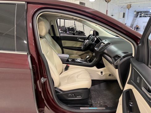 Used 2017 Ford Edge Titanium w/ Equipment Group 301A AWD/4WD image 14