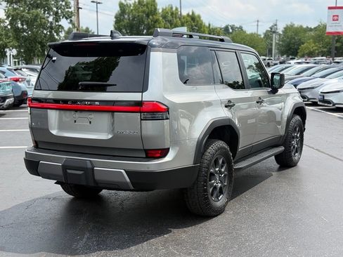 Used 2024 Lexus GX 550 AWD/4WD image 7