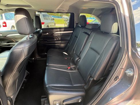 Used 2016 Toyota Highlander XLE AWD/4WD image 15