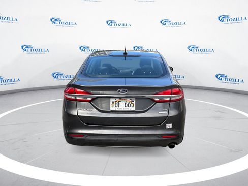 Used 2017 Ford Fusion SE w/ Fusion SE Technology Package FWD image 4
