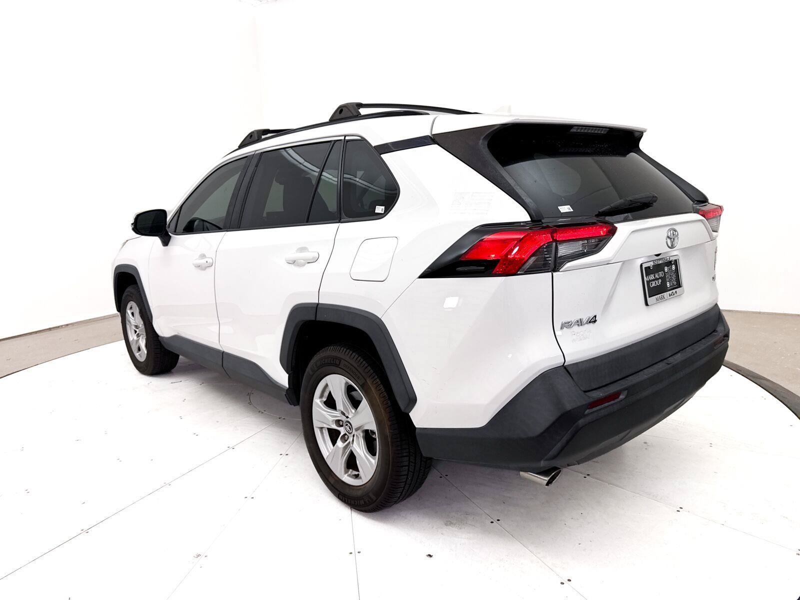 Used 2020 Toyota RAV4 XLE w/ Convenience Package FWD image 16