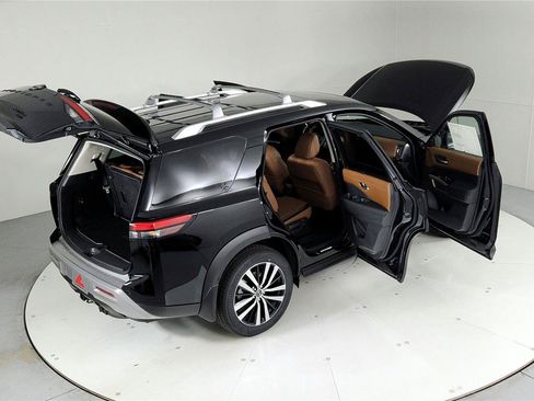 Used 2024 Nissan Pathfinder Platinum w/ Lighting Package (N92) AWD/4WD image 50