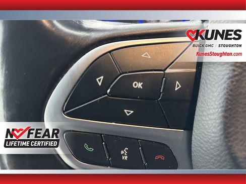 Used 2019 Chrysler Pacifica Touring-L image 21