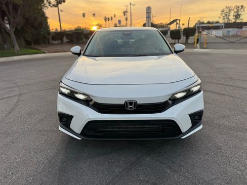 Used 2024 Honda Civic Touring image 2