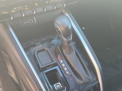 Used 2024 Chevrolet Colorado LT w/ LT Convenience Package image 16