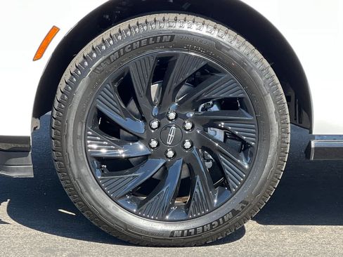New 2026 Lincoln Navigator L Reserve AWD/4WD image 28