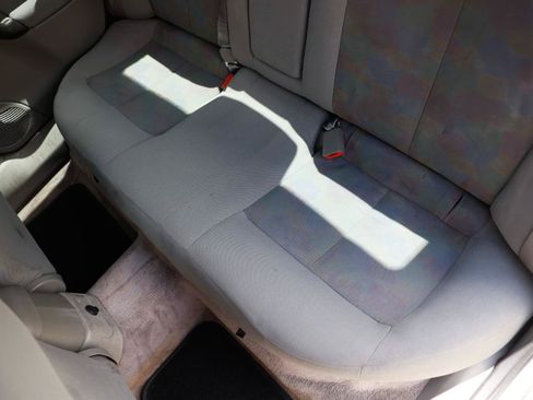 Used 2003 Saturn L-Series L200 w/ Audio Pkg I FWD image 10