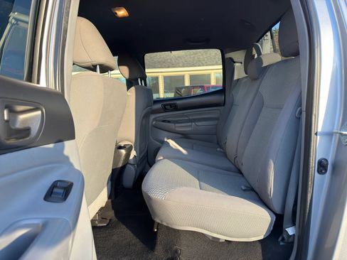 Used 2014 Toyota Tacoma 4x4 Double Cab w/ SR5 Package image 20