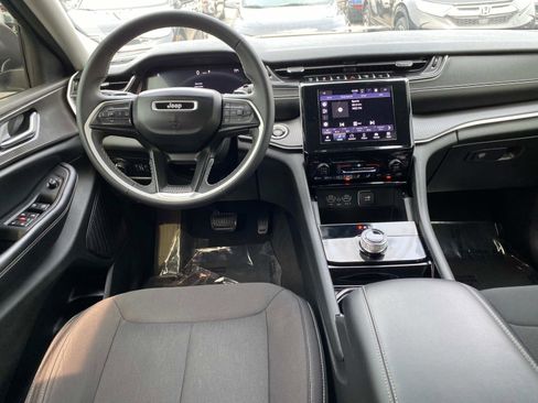 Used 2023 Jeep Grand Cherokee L Laredo image 10