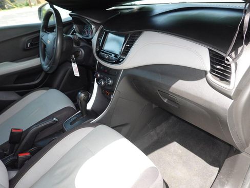 Used 2017 Chevrolet Trax LS FWD image 21