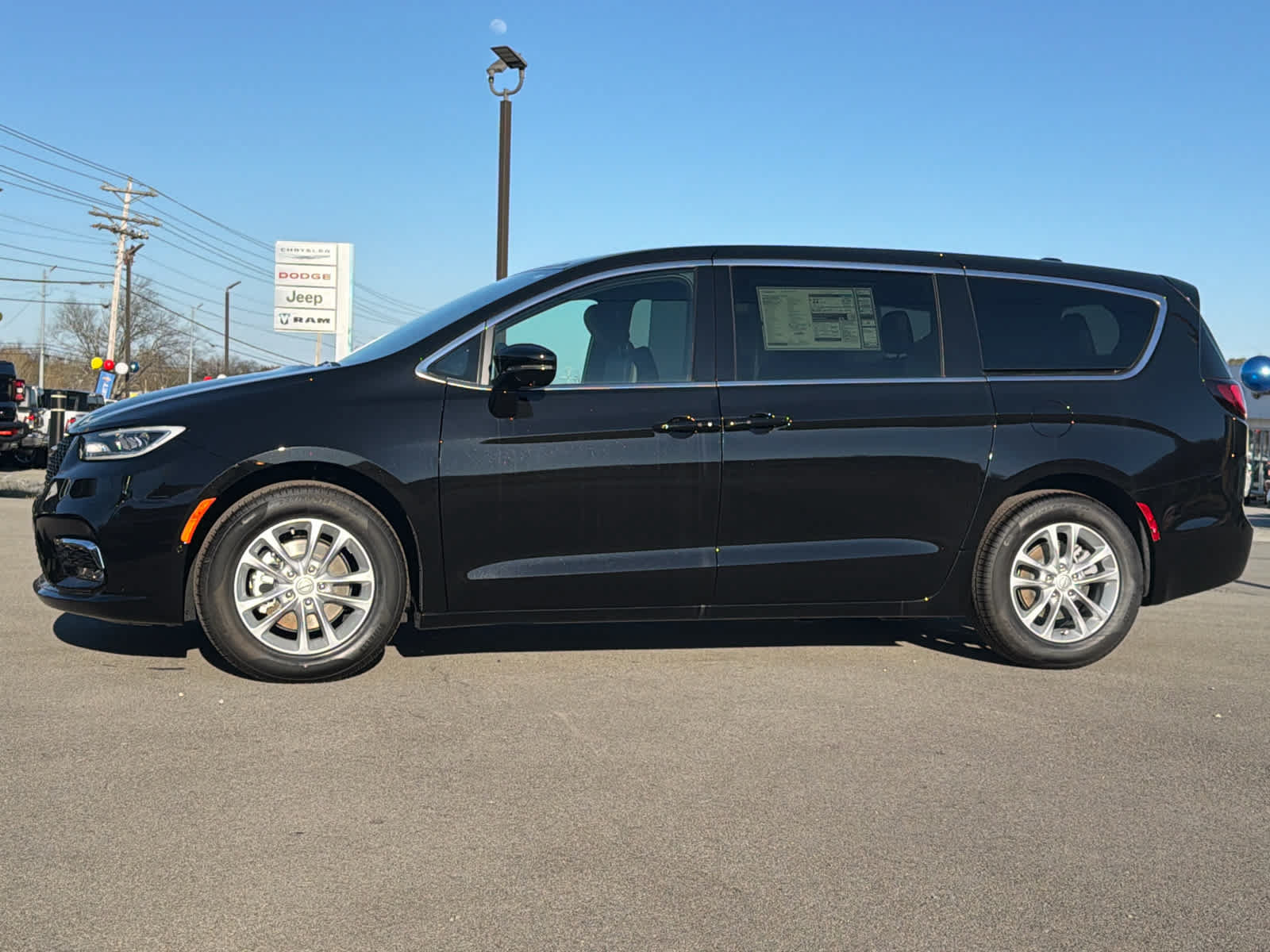 New 2026 Chrysler Pacifica Select FWD image 4