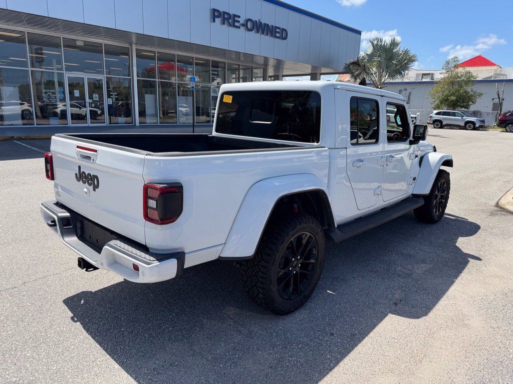 Used 2023 Jeep Gladiator Overland AWD/4WD image 3