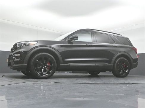 Certified 2021 Ford Explorer ST w/ ST Street Pack image 38