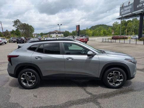 Used 2024 Chevrolet Trax LT FWD image 3