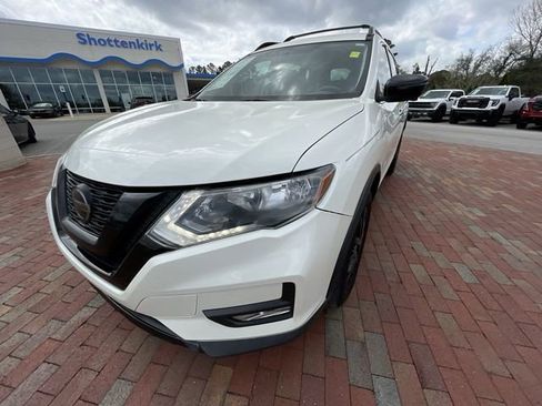 Used 2018 Nissan Rogue SV w/ Premium Package image 25