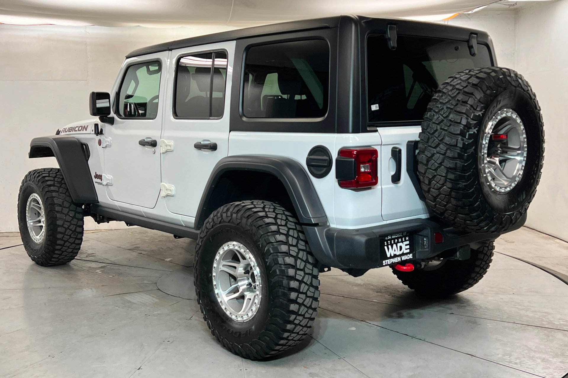 Used 2022 Jeep Wrangler Unlimited Rubicon w/ Steel Bumper Group AWD/4WD image 3