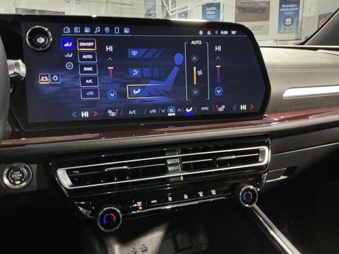 Used 2024 Chevrolet Traverse Z71 w/ LPO, Floor Liner Package image 29