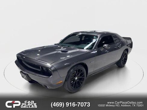 Used 2014 Dodge Challenger SXT RWD image 14