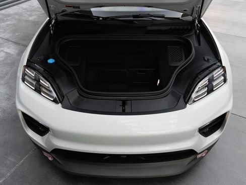 Certified 2024 Porsche Macan 4 Electric AWD/4WD image 40