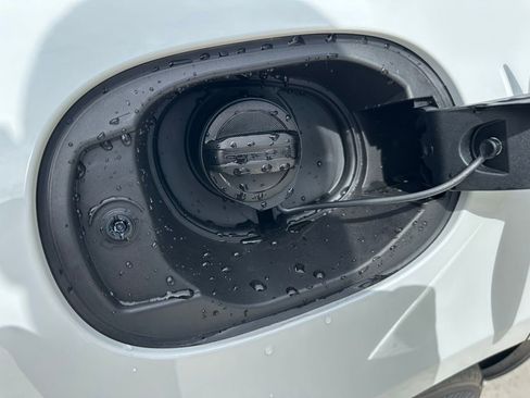 Used 2025 Porsche Macan GTS image 36