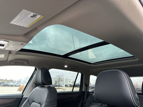 Used 2025 Volkswagen Atlas SEL image 25