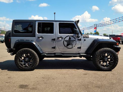 Used 2013 Jeep Wrangler Unlimited Sahara w/ Connectivity Group AWD/4WD image 19