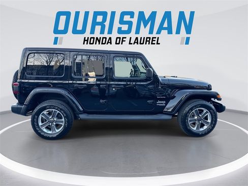 Used 2019 Jeep Wrangler Unlimited Sahara w/ Uconnect 4C Nav & Sound Group image 9