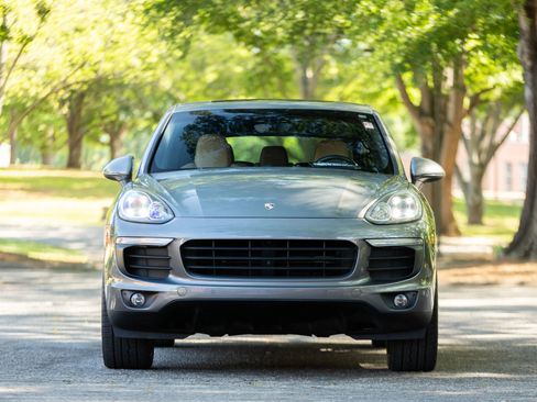 Used 2016 Porsche Cayenne w/ Premium Package image 5