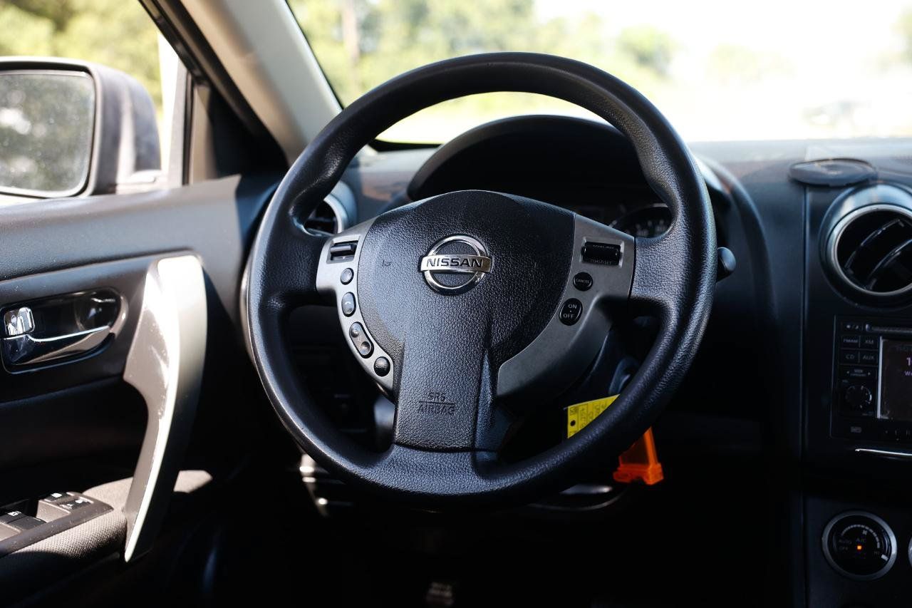 Used 2013 Nissan Rogue SV w/ Premium Pkg FWD image 28