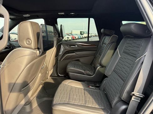 Used 2022 Cadillac Escalade Sport Platinum w/ Heavy-Duty Trailer Package image 10